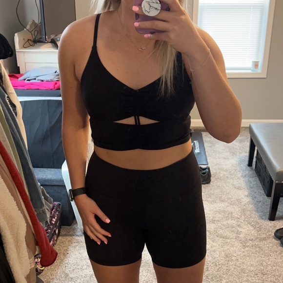 Athleta crop top with built in bra - Picture 3 of 3